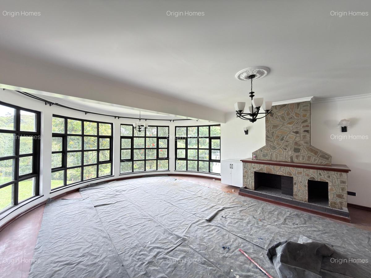 5 Bed House with En Suite at Windsor - 5