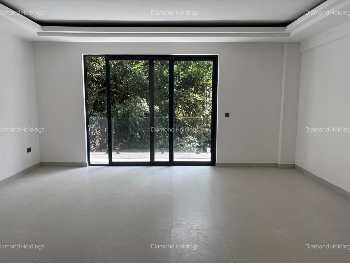 3 Bed Apartment with En Suite in Brookside - 11