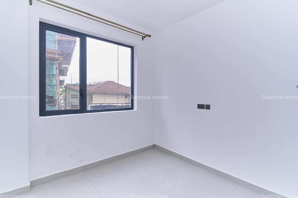 3 Bed Apartment with En Suite at Brookside - 13