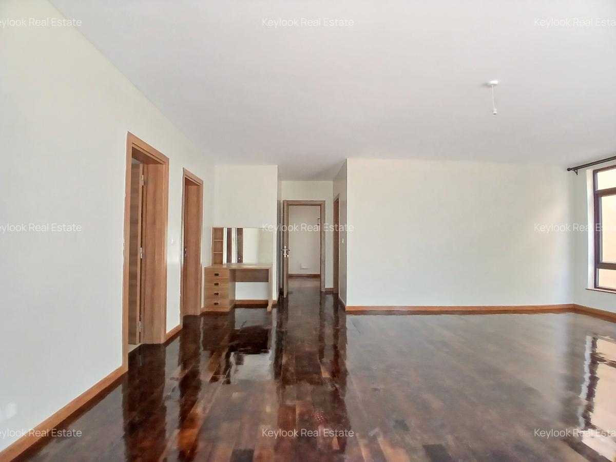 5 Bed Townhouse with En Suite at Lavington Green - 8