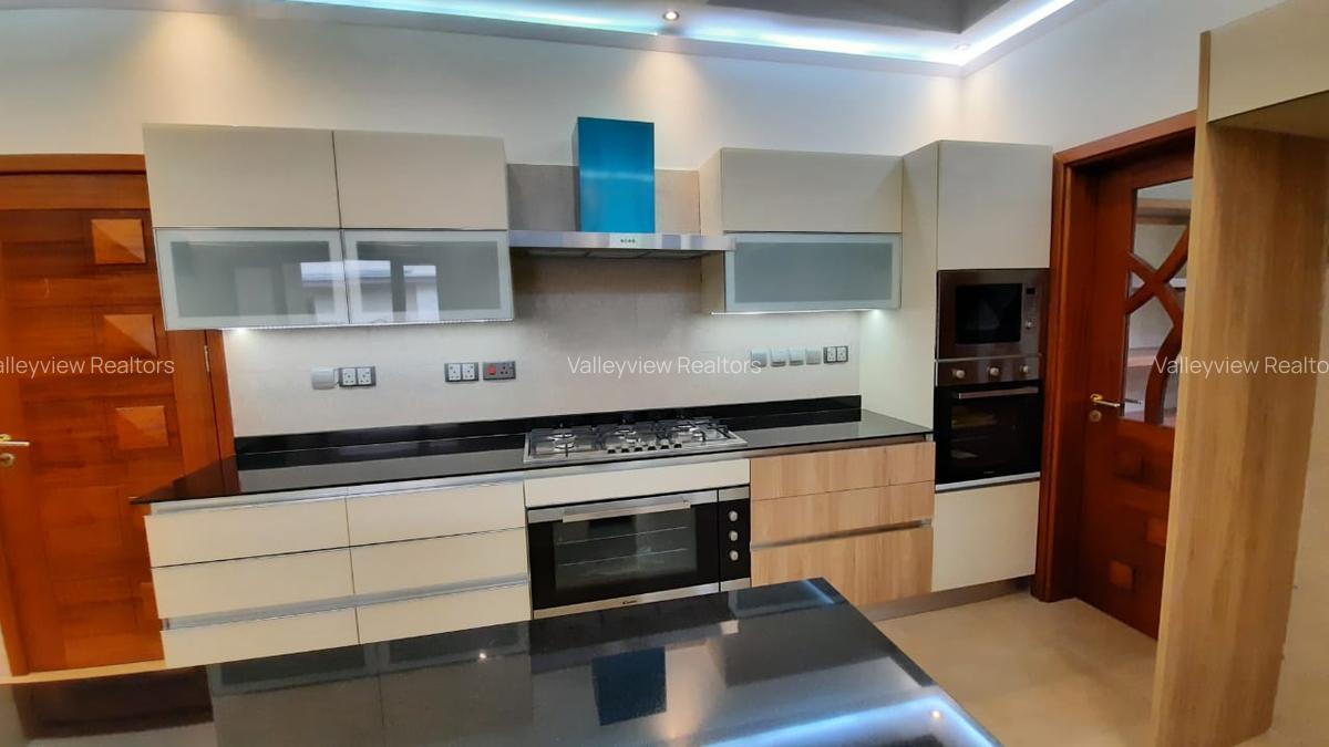 5 Bed Townhouse with En Suite at Lavington - 7