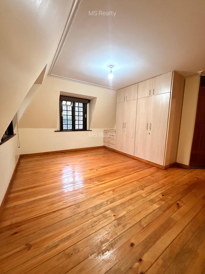 7 Bed House with En Suite in Runda - 12