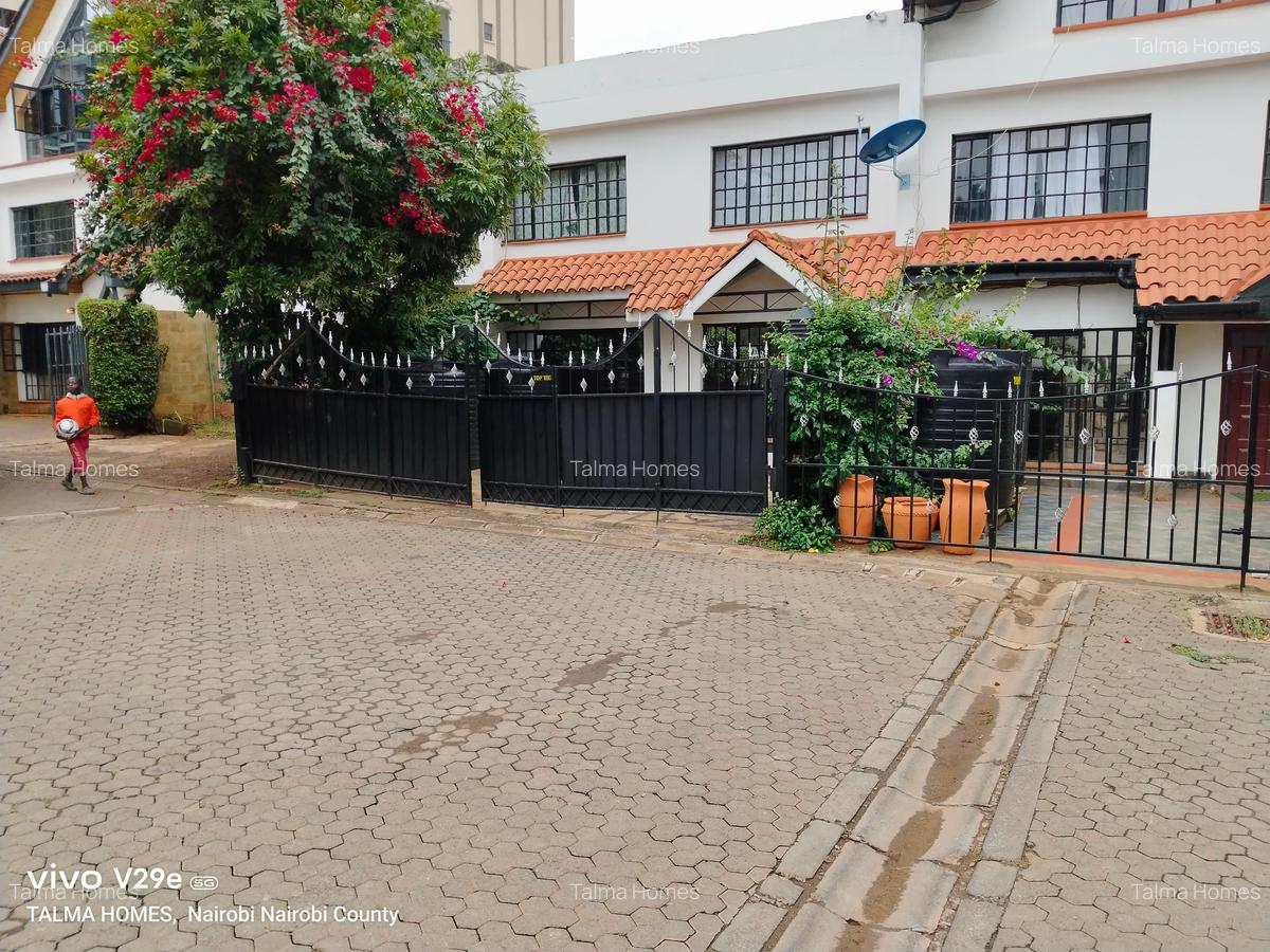 4 Bed Townhouse with En Suite at Off Brookside Grove - 4