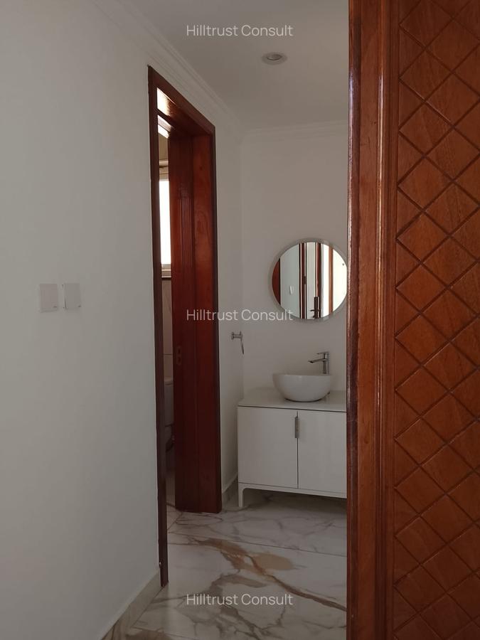 5 Bed Townhouse with En Suite in Lavington - 14