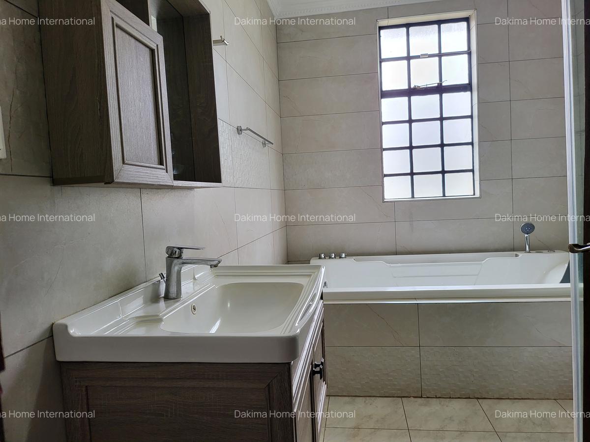 4 Bed Townhouse with En Suite in Kitisuru - 12