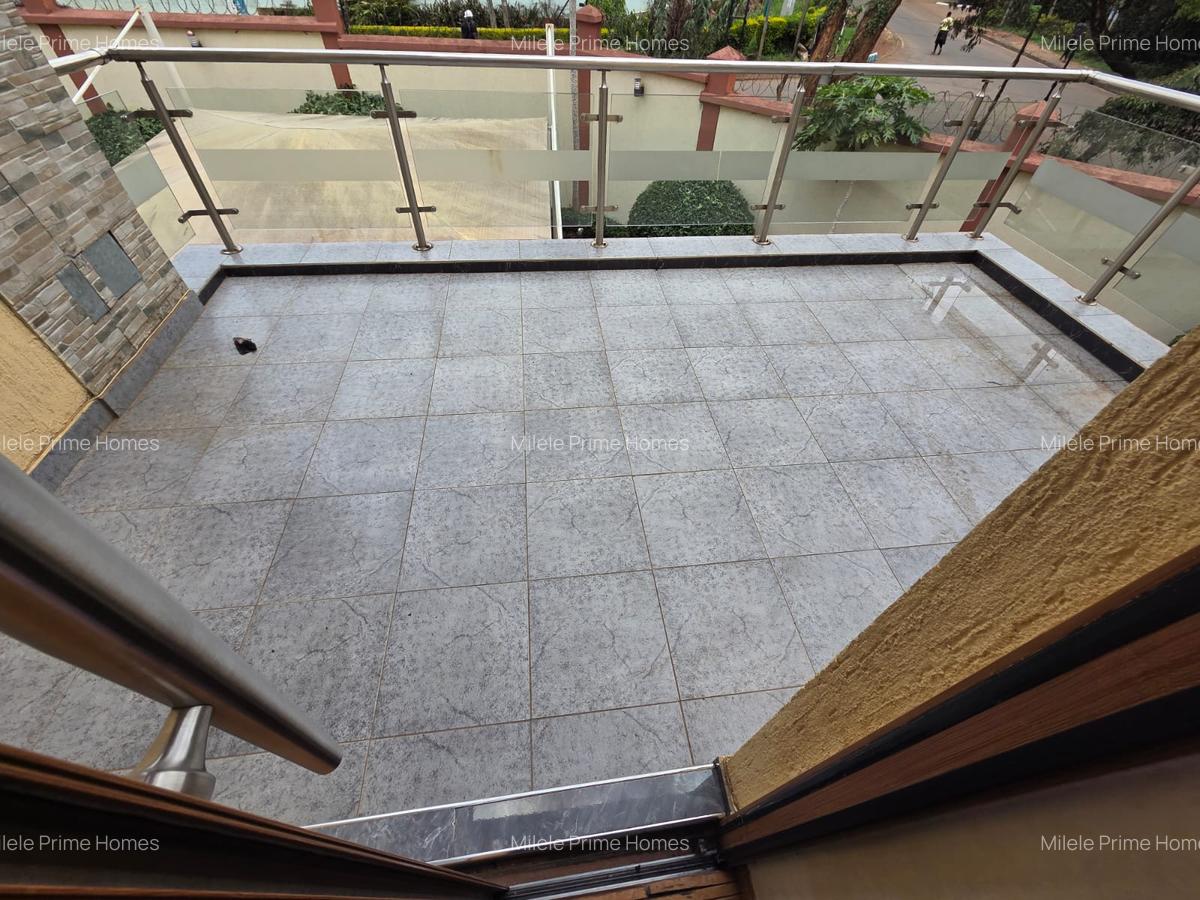 5 Bed Villa with En Suite in Lavington - 4