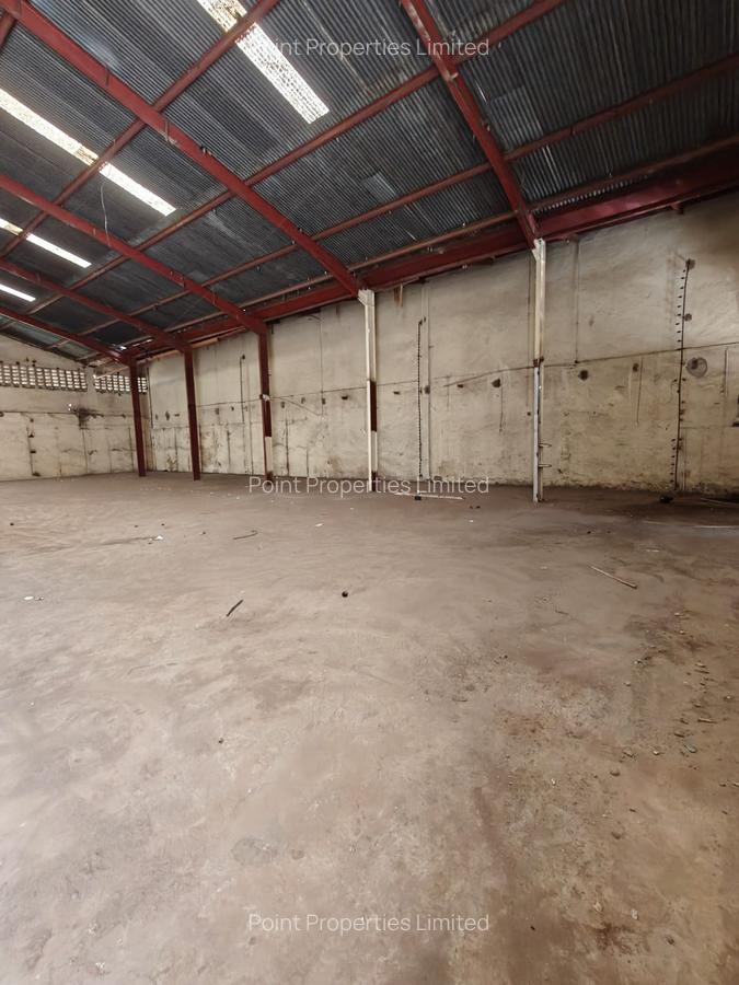Warehouse with Parking in Industrial Area - 14