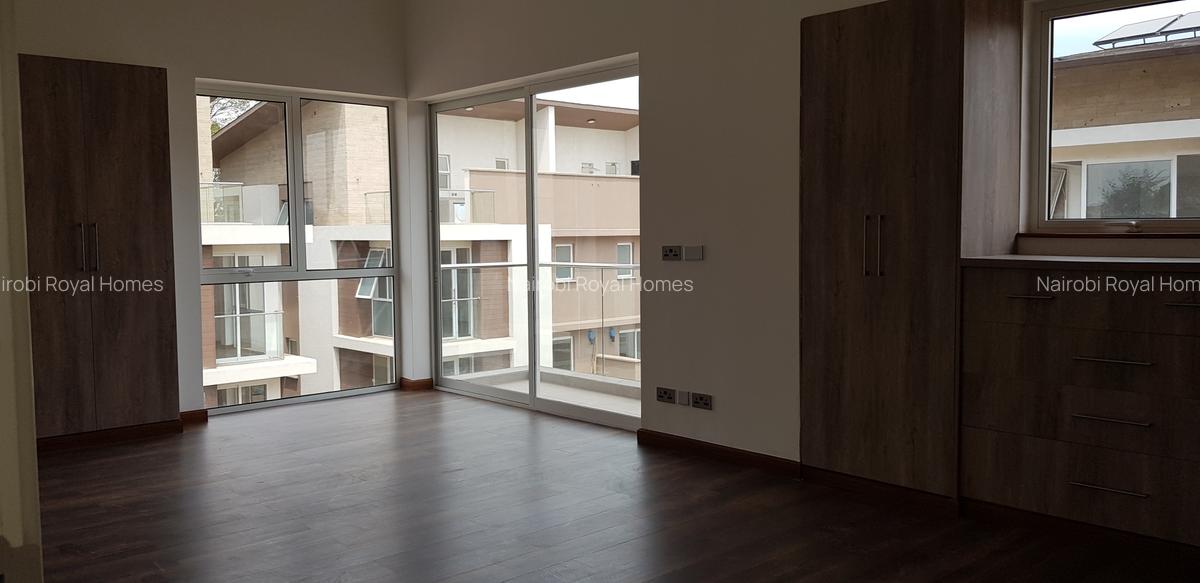 5 Bed Townhouse with En Suite at Lavington Road - 11