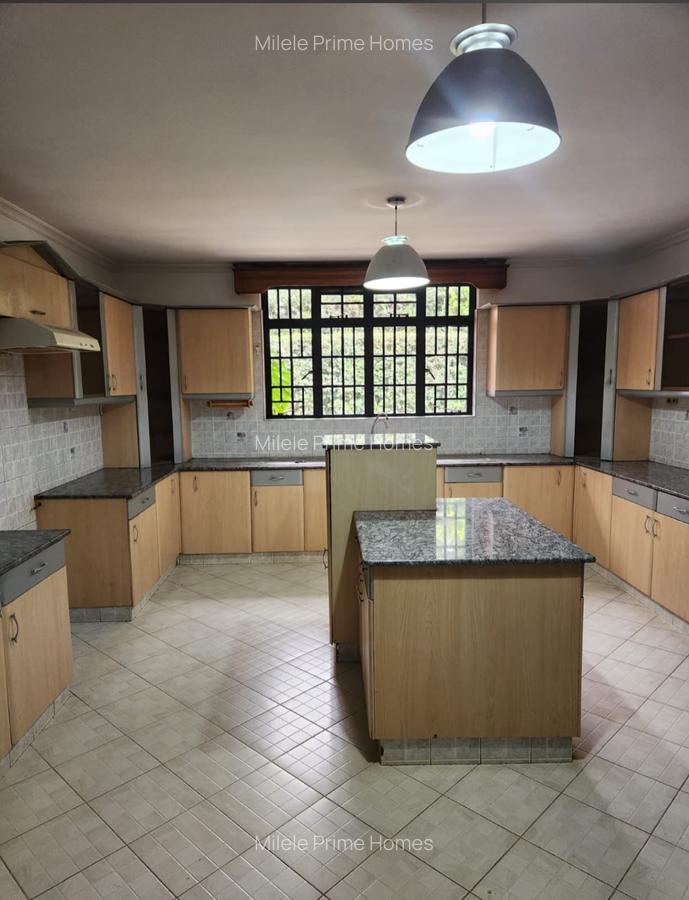 4 Bed House with En Suite in Karen Hardy - 3