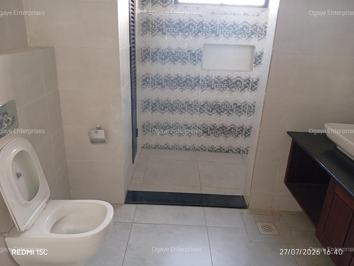 3 Bed Apartment with En Suite at Green Wood Drive - 10