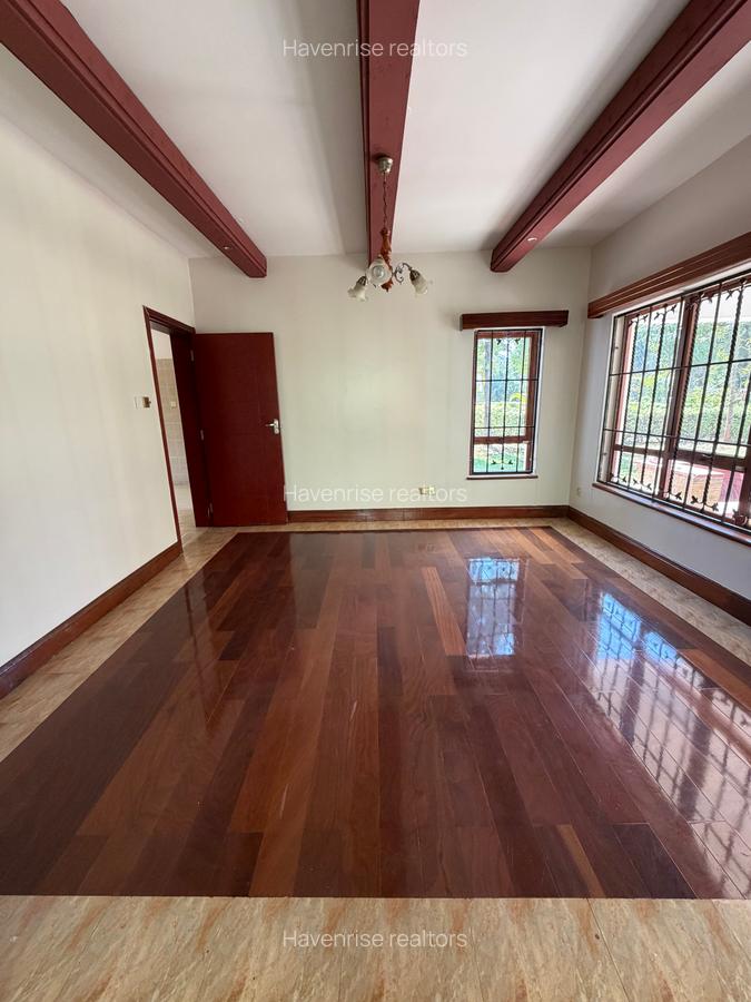 5 Bed Villa with Swimming Pool in Runda - 4
