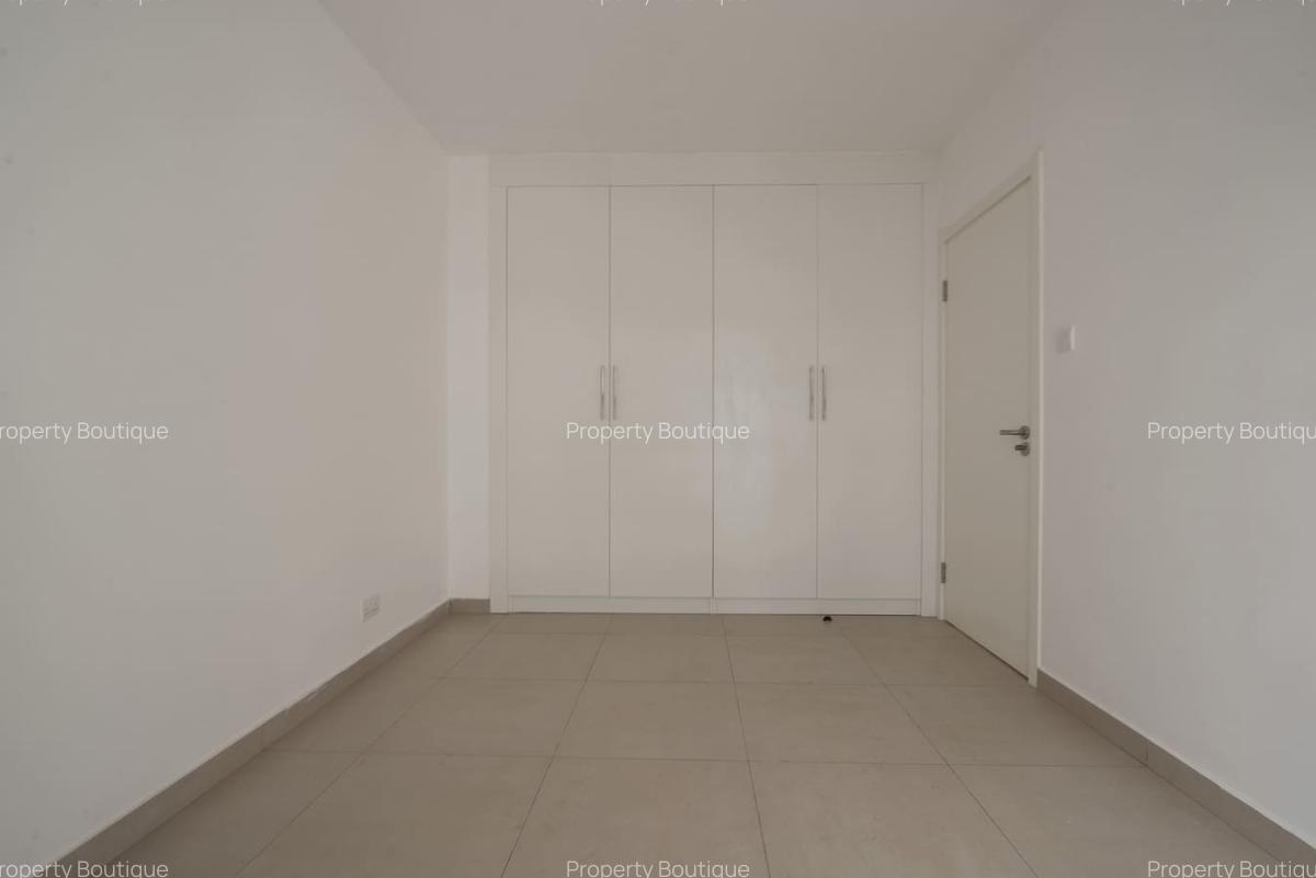 2 Bed Apartment with En Suite in Lavington - 10