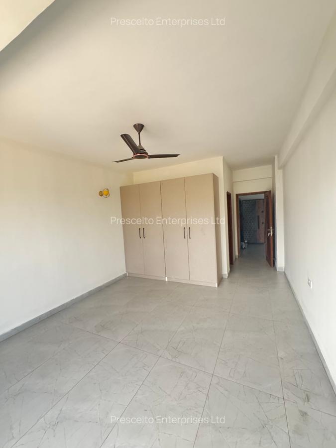 3 Bed Apartment with En Suite at Off Links Road - 9