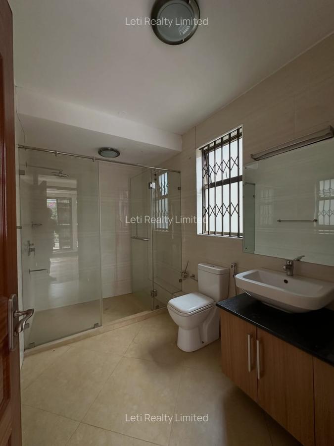 5 Bed Townhouse with En Suite in Lavington - 12