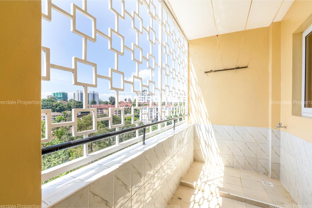 3 Bed Apartment with En Suite in Kilimani - 4