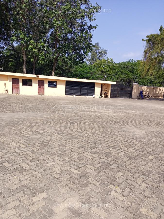 Serviced 3 Bed Apartment with En Suite in Nyali Area - 12
