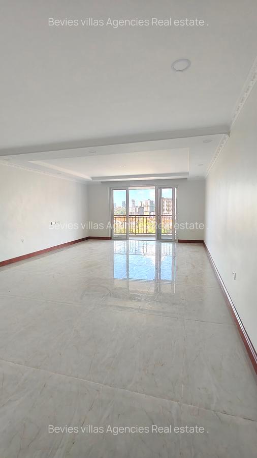 3 Bed Apartment with En Suite at Parklands - 7