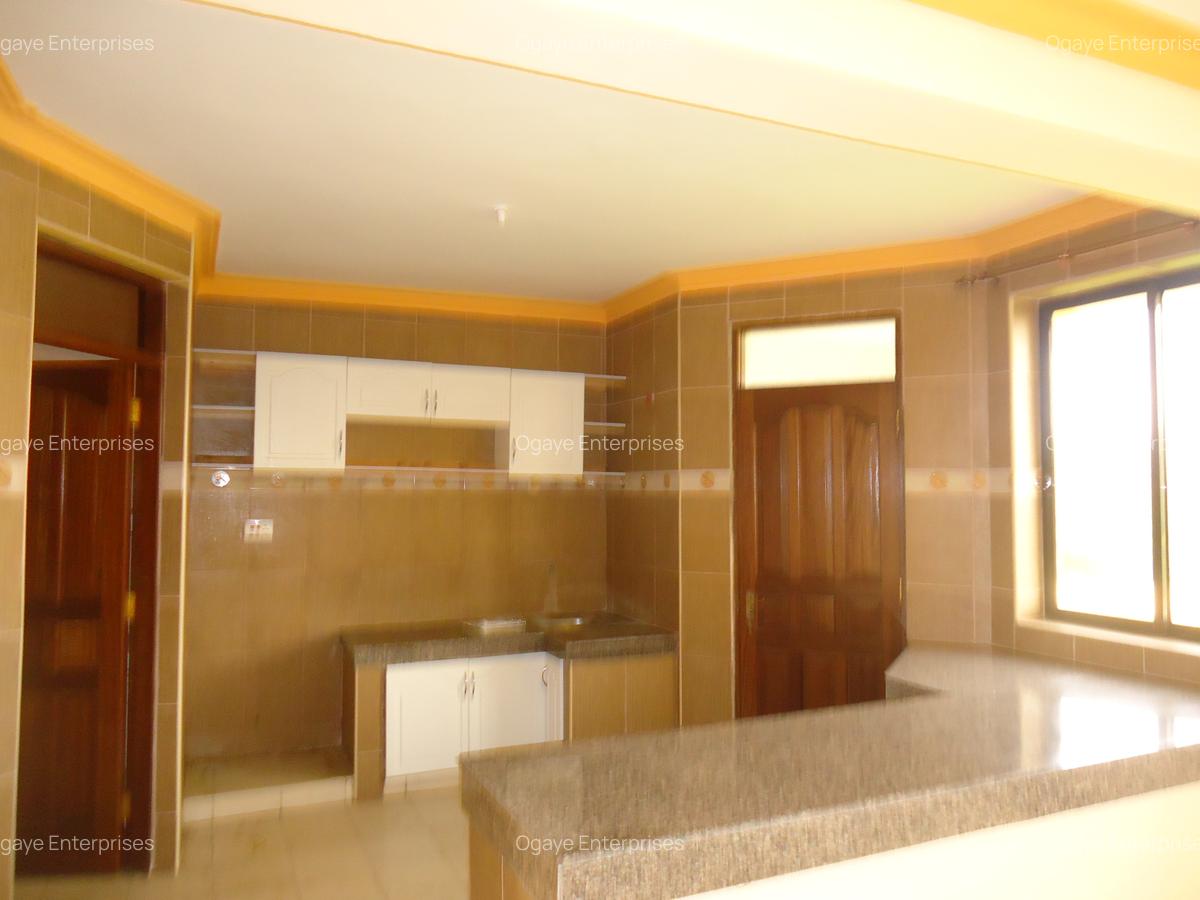 3 Bed Apartment with En Suite at Off Linksroad - 5