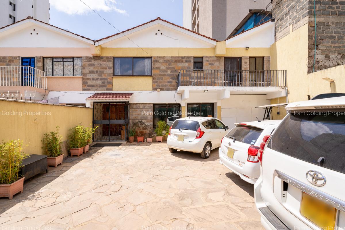 5 Bed Townhouse with En Suite at Muhoho Avenue - 1