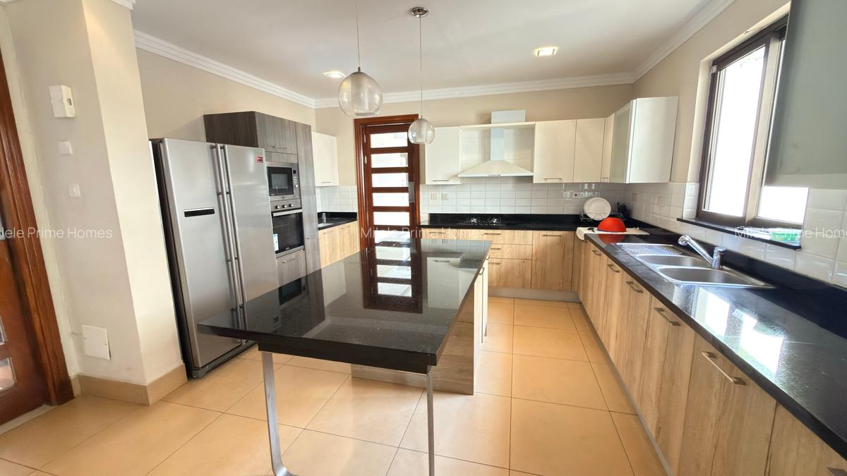 5 Bed Townhouse with En Suite at Karen - 5