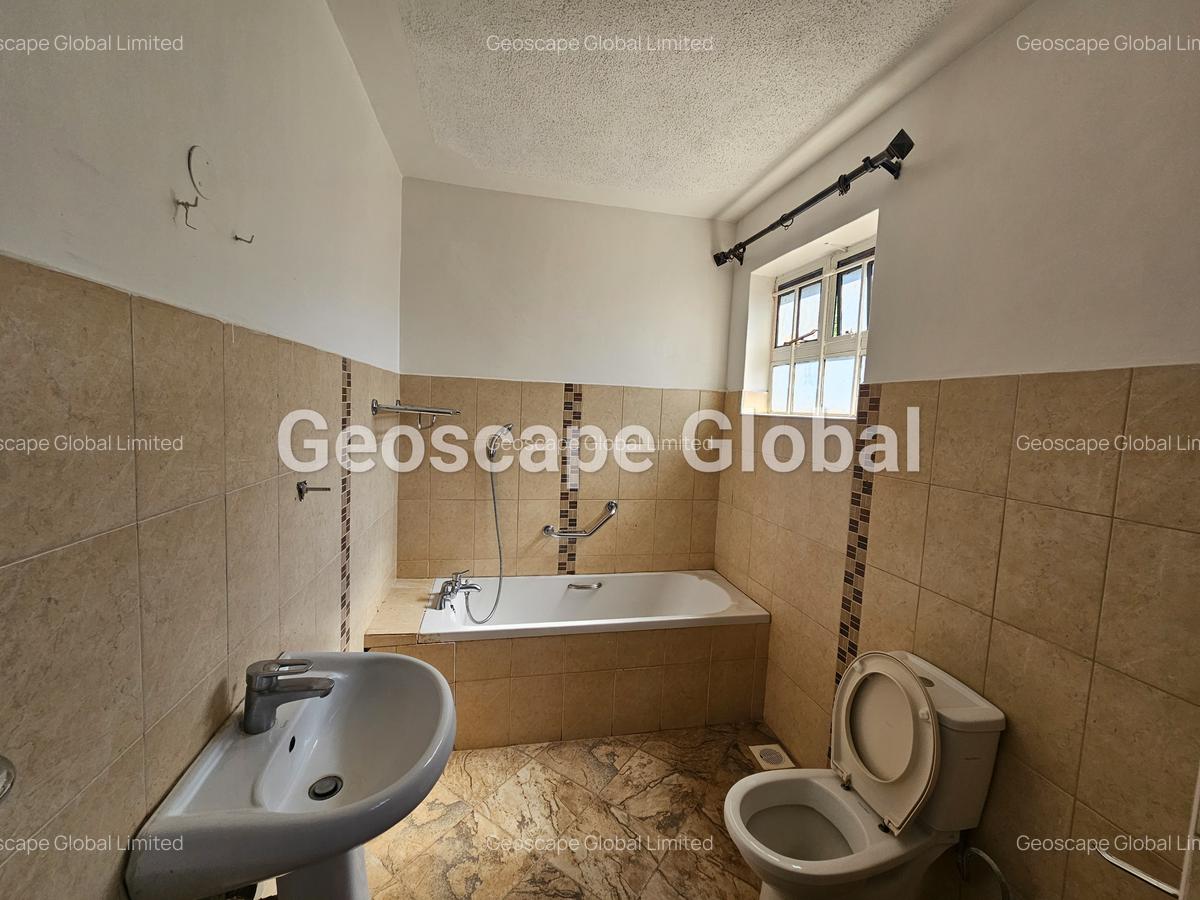 5 Bed House with En Suite in Runda - 10