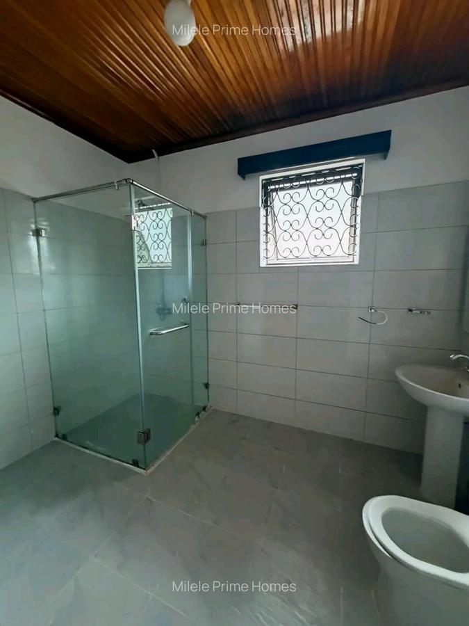 5 Bed Townhouse with En Suite at Off Ole Dume Road - 6