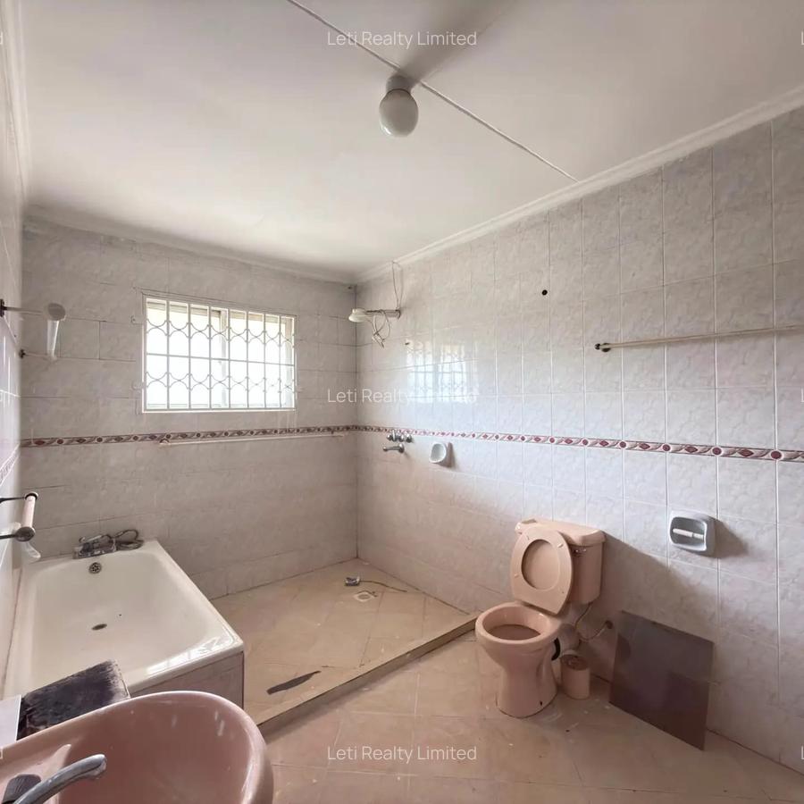 4 Bed Townhouse with En Suite in Lavington - 6