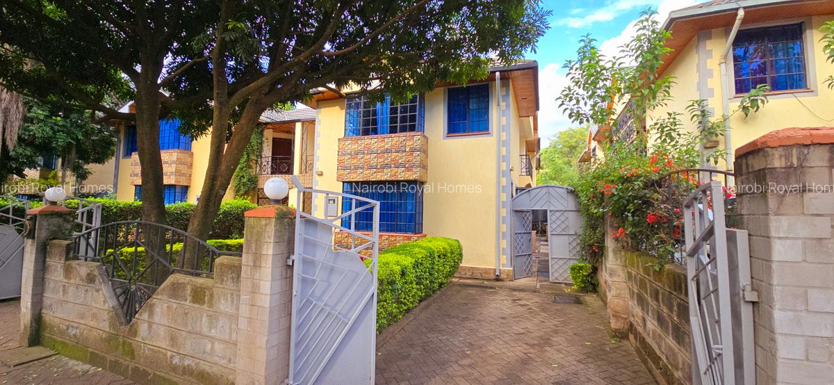 5 Bed Townhouse with En Suite at Lavington Green - 10