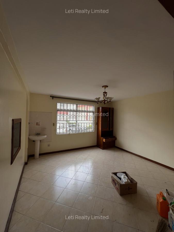 4 Bed Townhouse with En Suite in Lavington - 2
