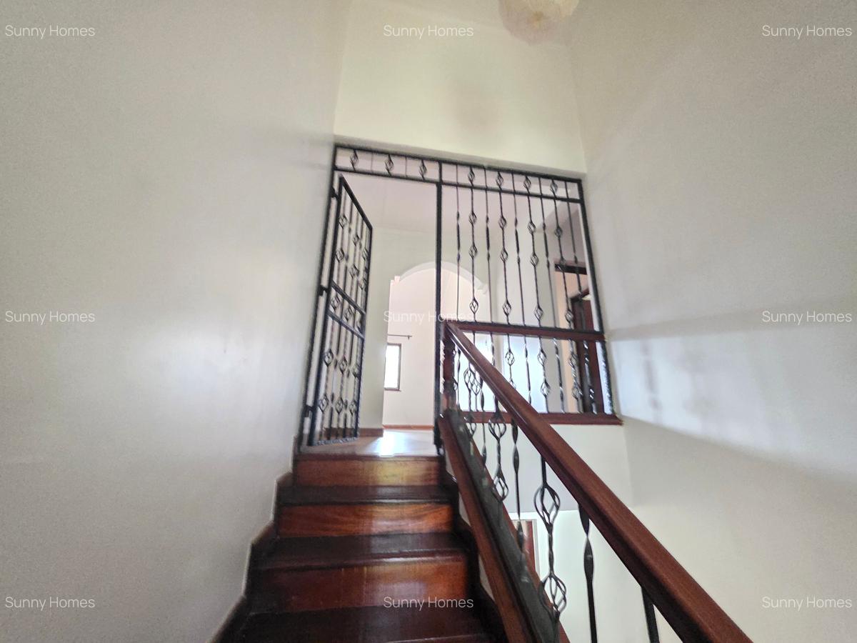 5 Bed Townhouse with En Suite at Rossylin Lone Tree - 11