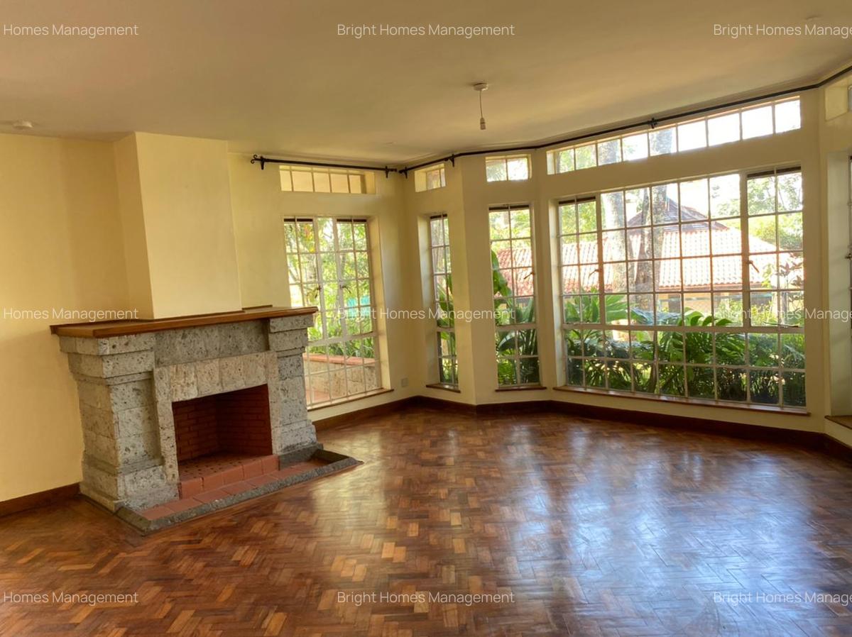 5 Bed Villa with En Suite in Rosslyn - 17