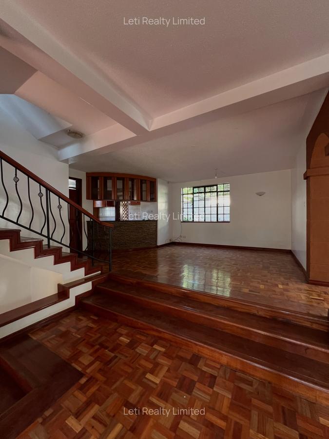 5 Bed Townhouse with En Suite in Lavington - 3