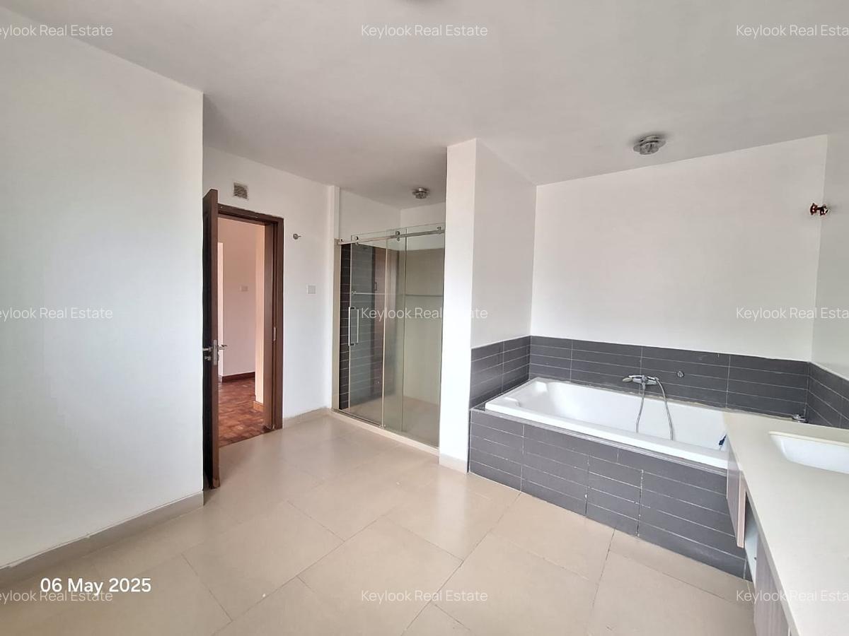 5 Bed Townhouse with En Suite at Lavington - 19