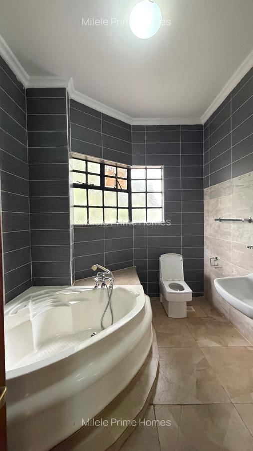 4 Bed Villa with En Suite at Runda Road - 7