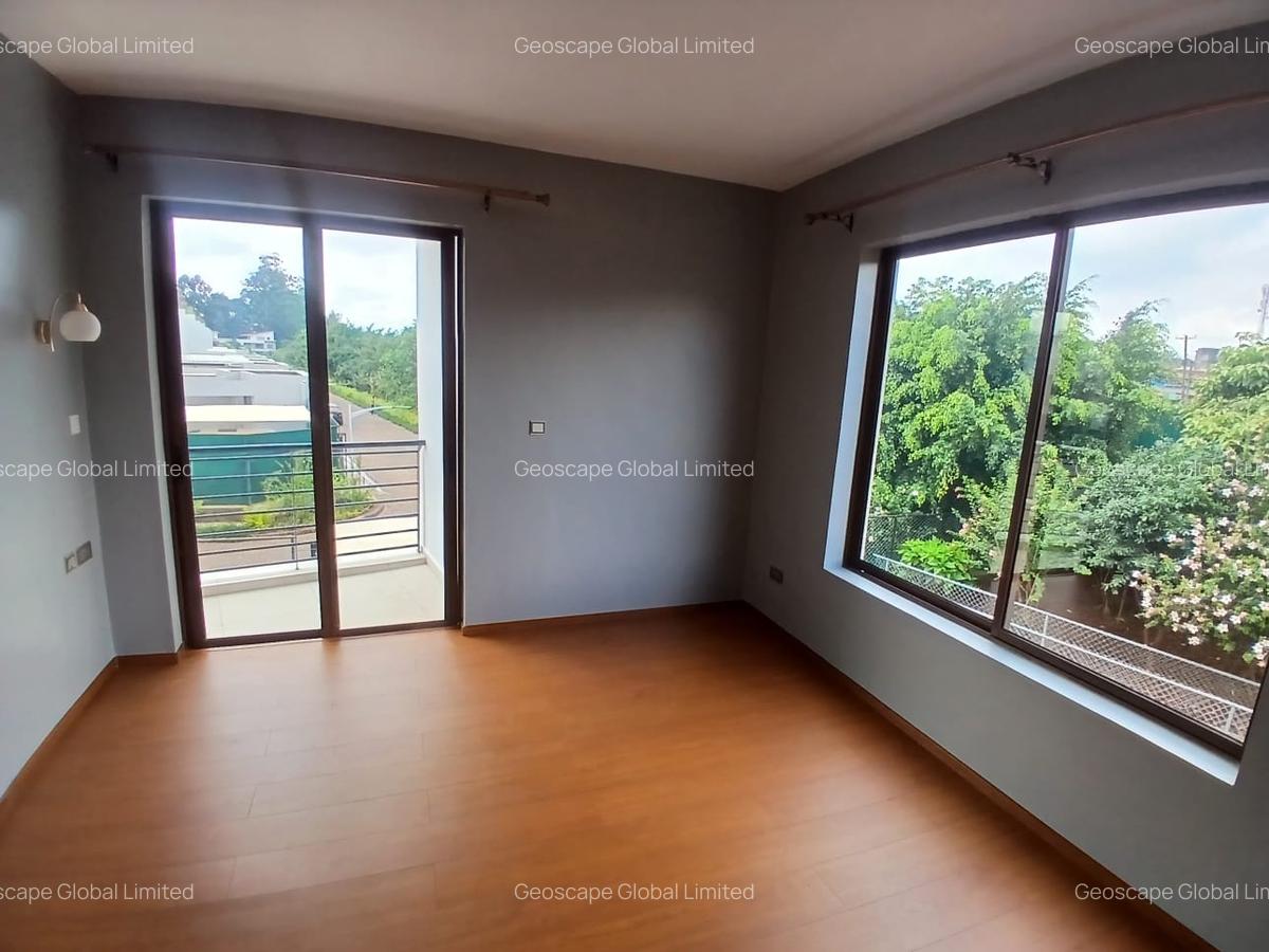 4 Bed House with En Suite in Runda - 2