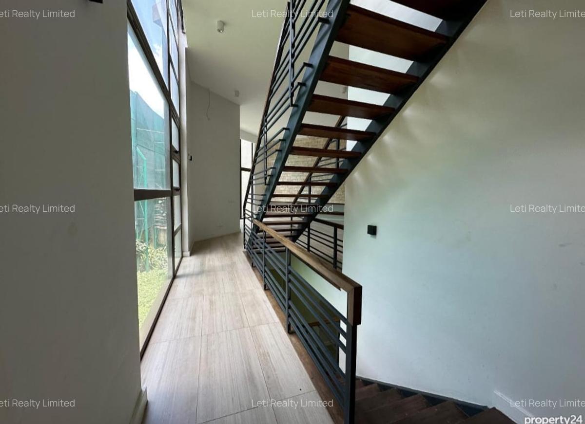 4 Bed Townhouse with En Suite in Lavington - 7