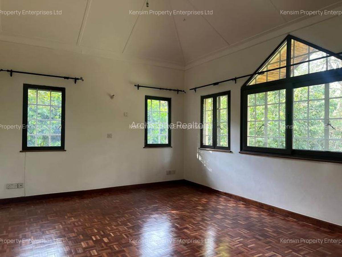 5 Bed Townhouse with En Suite in Rosslyn - 2
