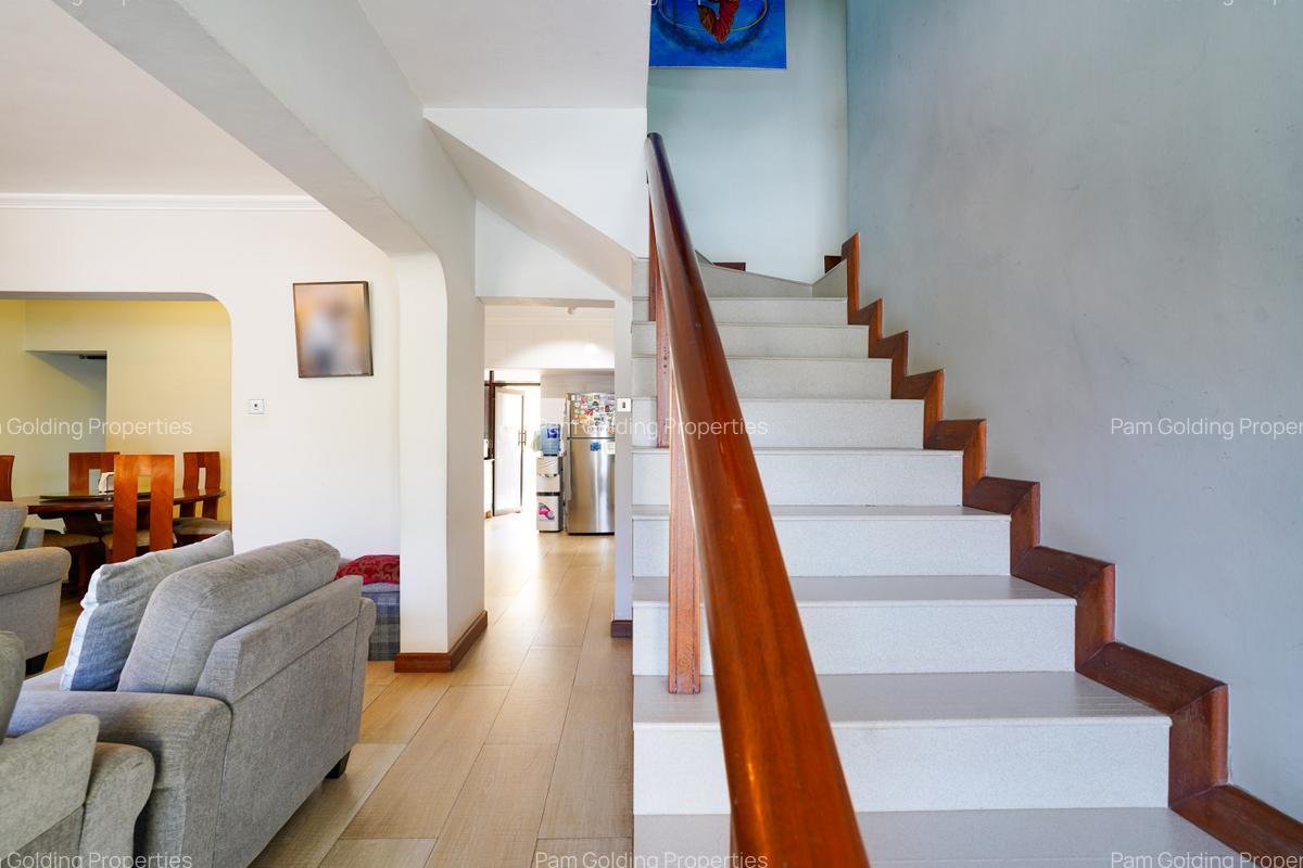 5 Bed Townhouse with En Suite at Muhoho Avenue - 15