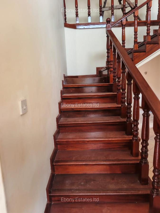5 Bed Townhouse with En Suite in Lavington - 12