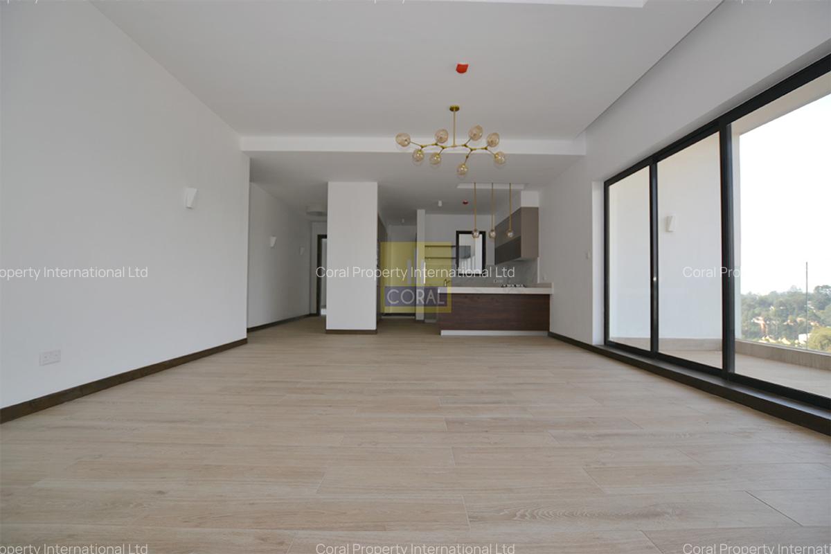 3 Bed Apartment with Swimming Pool in Rosslyn - 1