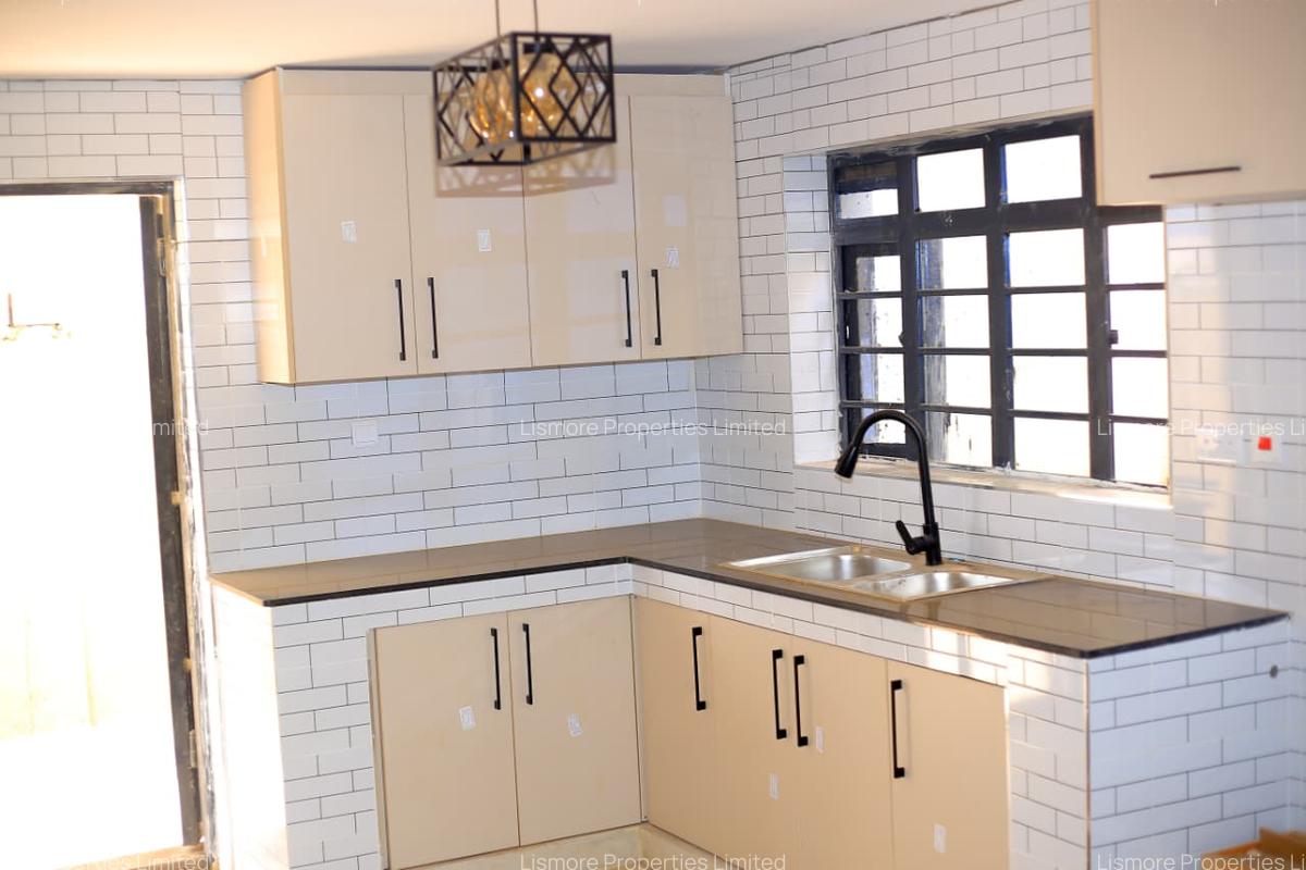 4 Bed House with En Suite in Kenyatta Road - 8