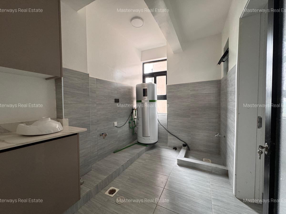 3 Bed Apartment with En Suite in Parklands - 15