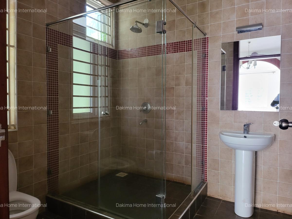 5 Bed Townhouse with En Suite in Rosslyn - 8