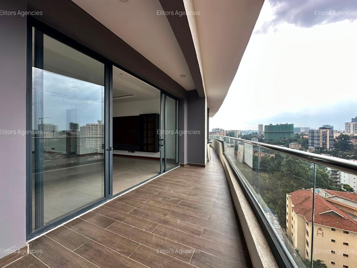 4 Bed Apartment with En Suite at Riverside Drive - 2