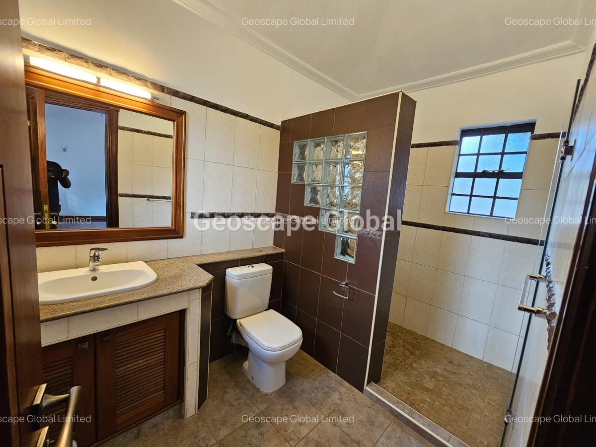 4 Bed Townhouse with En Suite in Spring Valley - 17