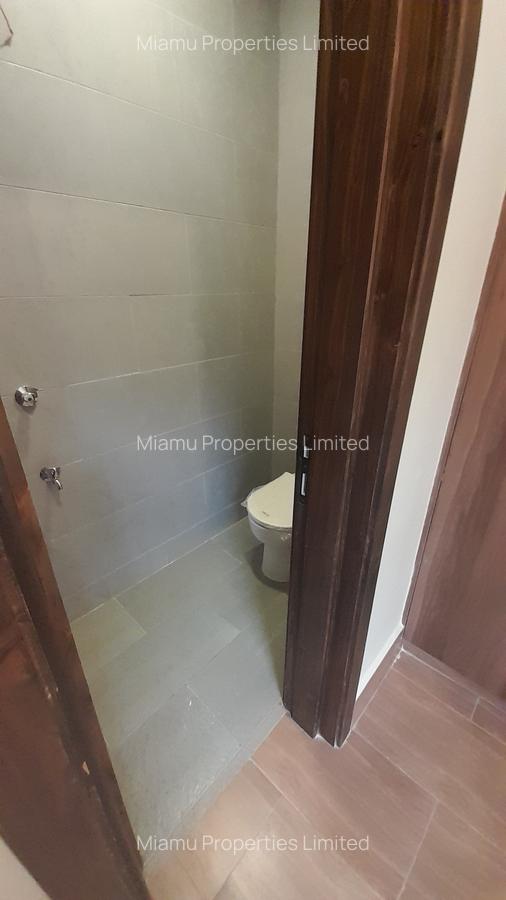 4 Bed Townhouse with En Suite at Banana Road - 17