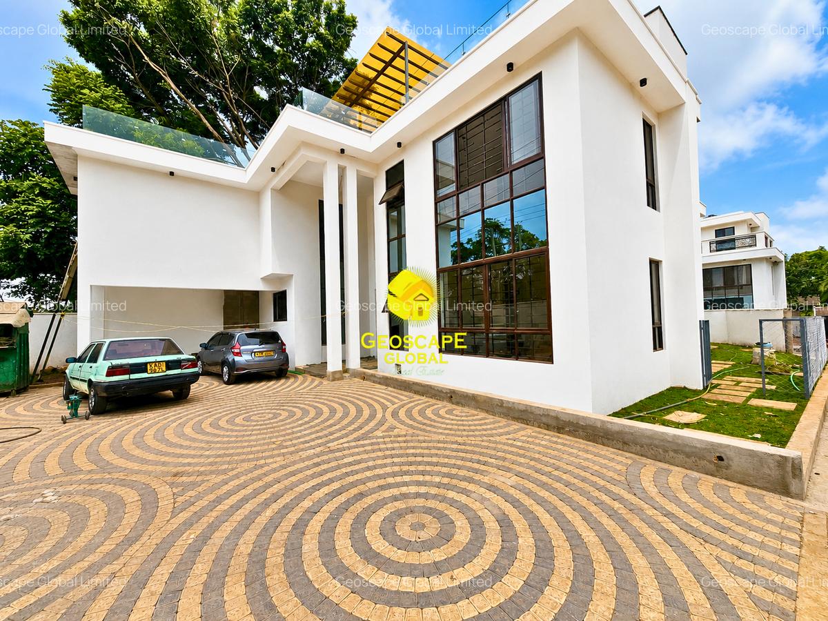 5 Bed House with En Suite in Kyuna - 1