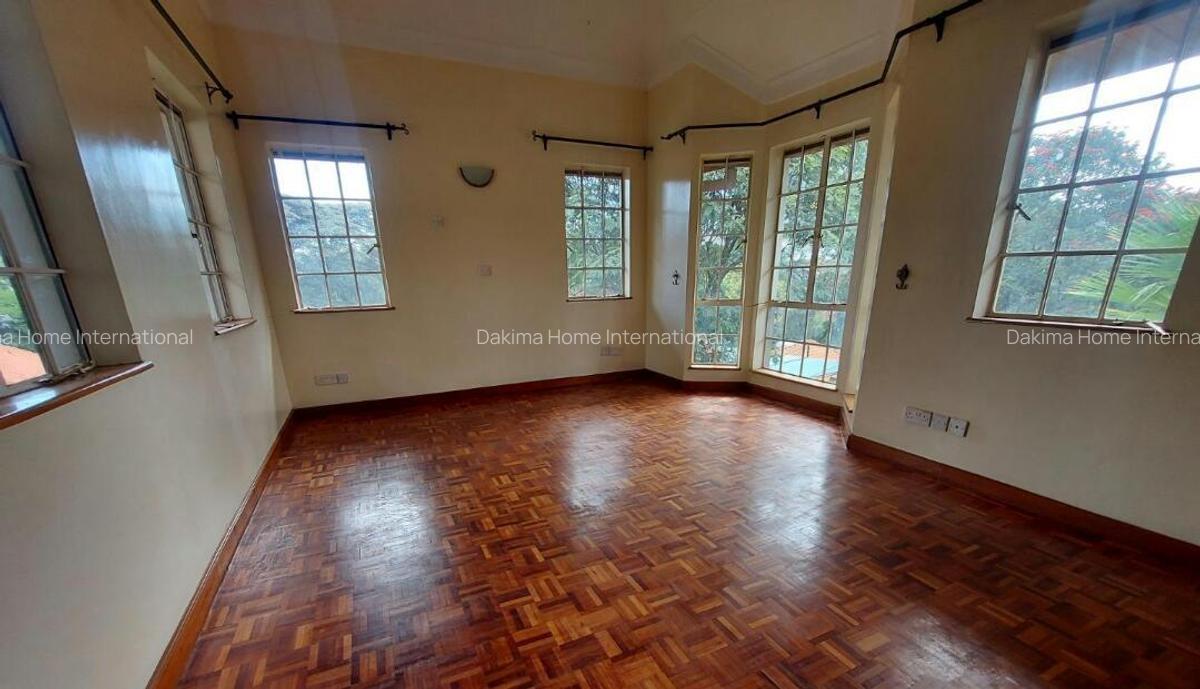 5 Bed Townhouse with En Suite in Rosslyn - 3