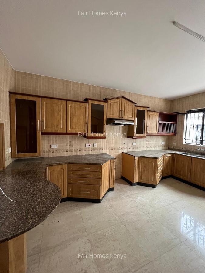 4 Bed Townhouse with En Suite at Brookside Drive - 8