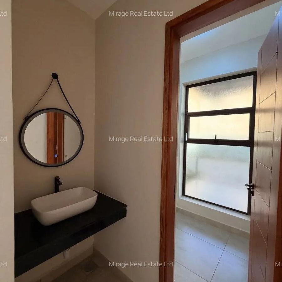 6 Bed Townhouse with En Suite in Karen - 11